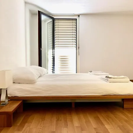Appartement Central, Riverside With View *